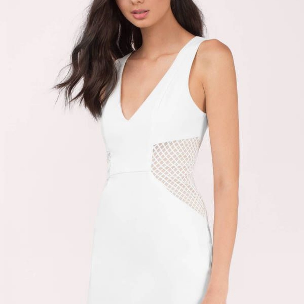 Tobi- White V-neck Dress